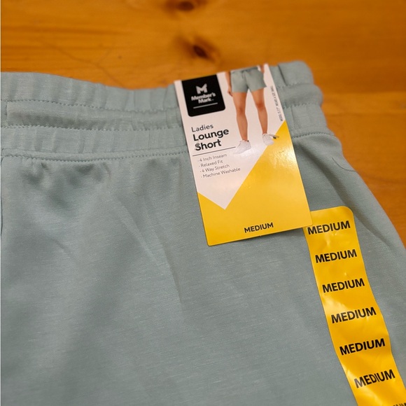 NWT women’s lounge set in medium - Picture 6 of 6